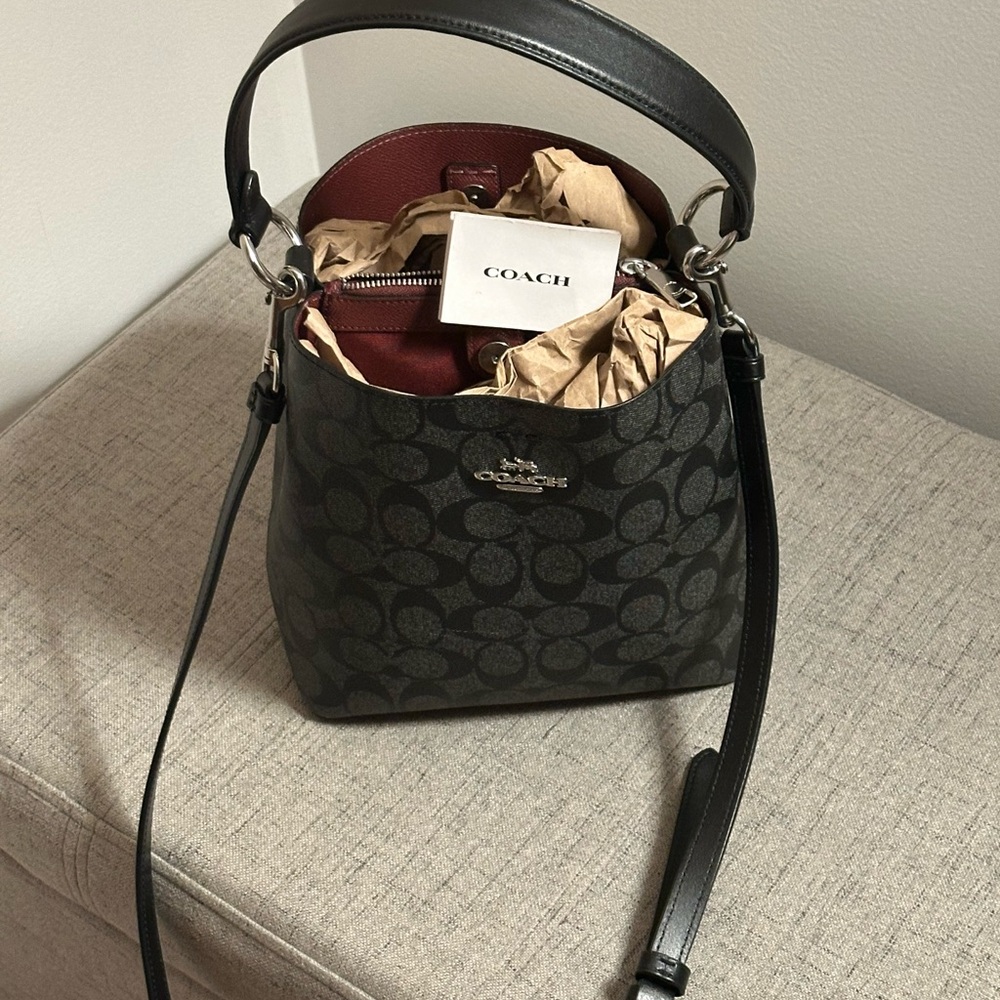 Coach Bucket Bag- Signature Canvas l Pristine Condition